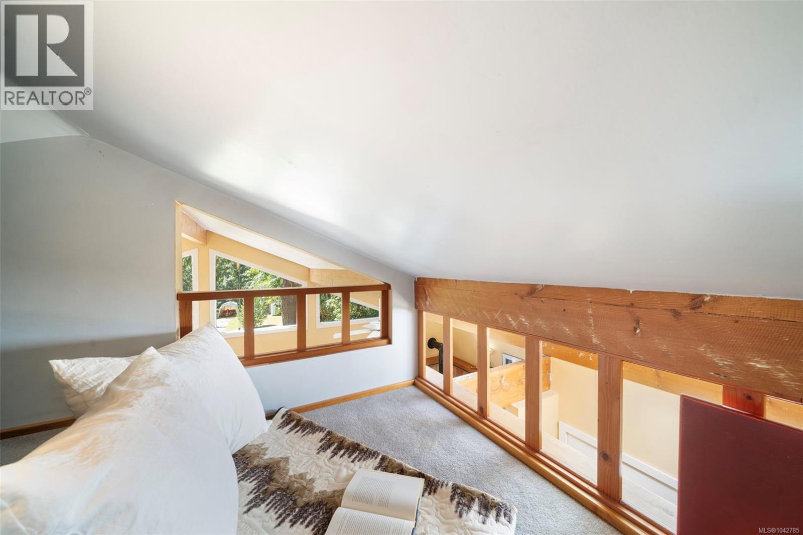 5932 West Saanich Rd - 16