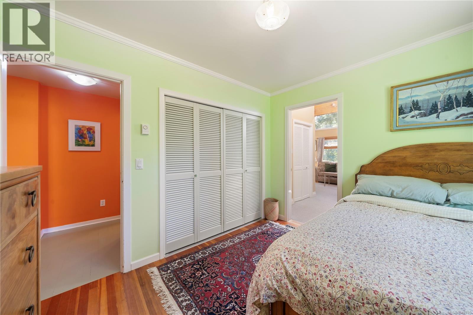 5932 West Saanich Rd - 22