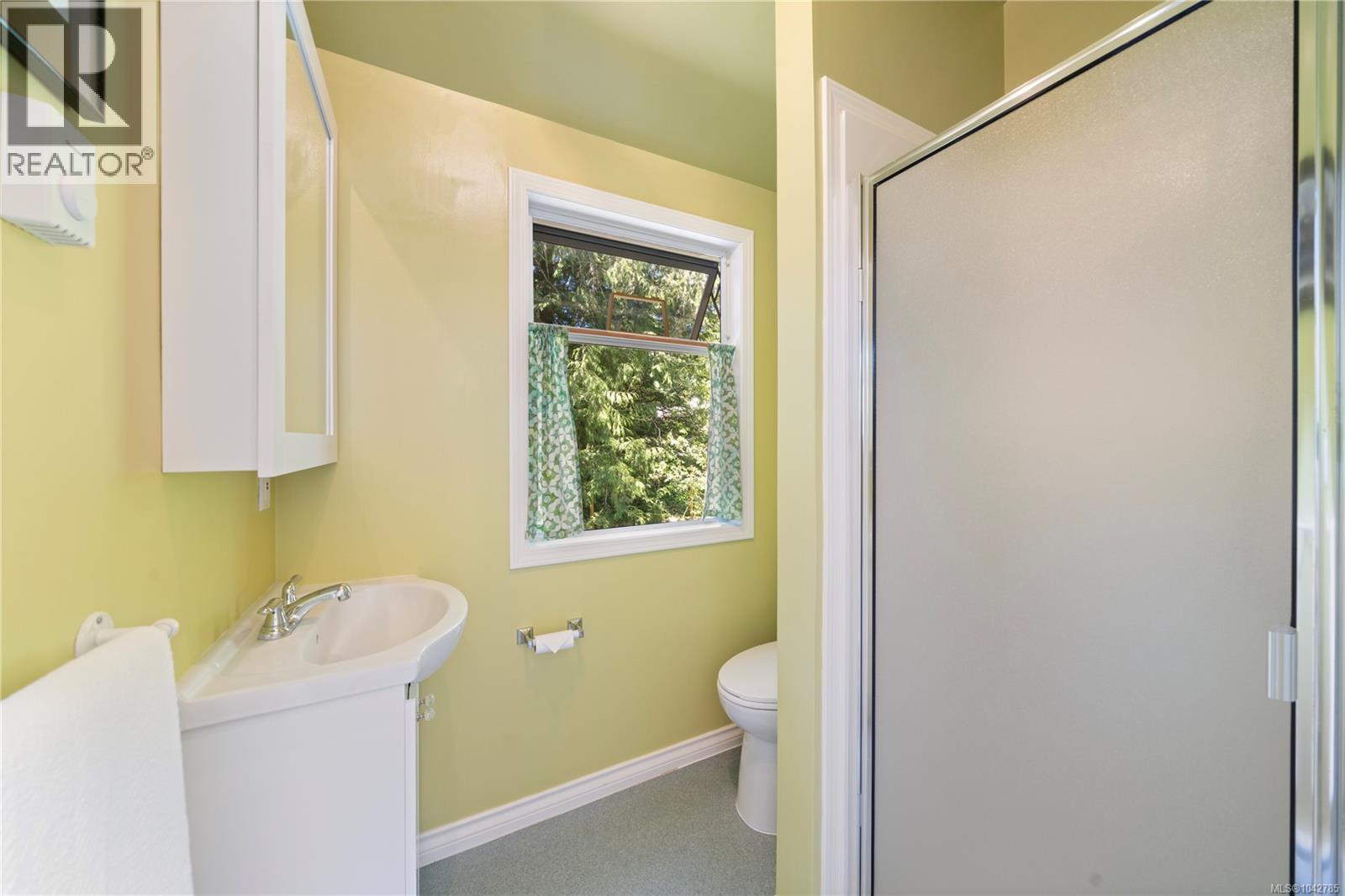 5932 West Saanich Rd - 23