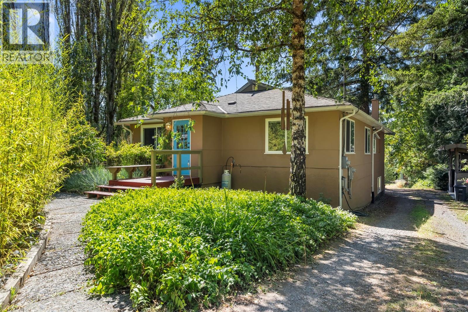 5932 West Saanich Rd - 4