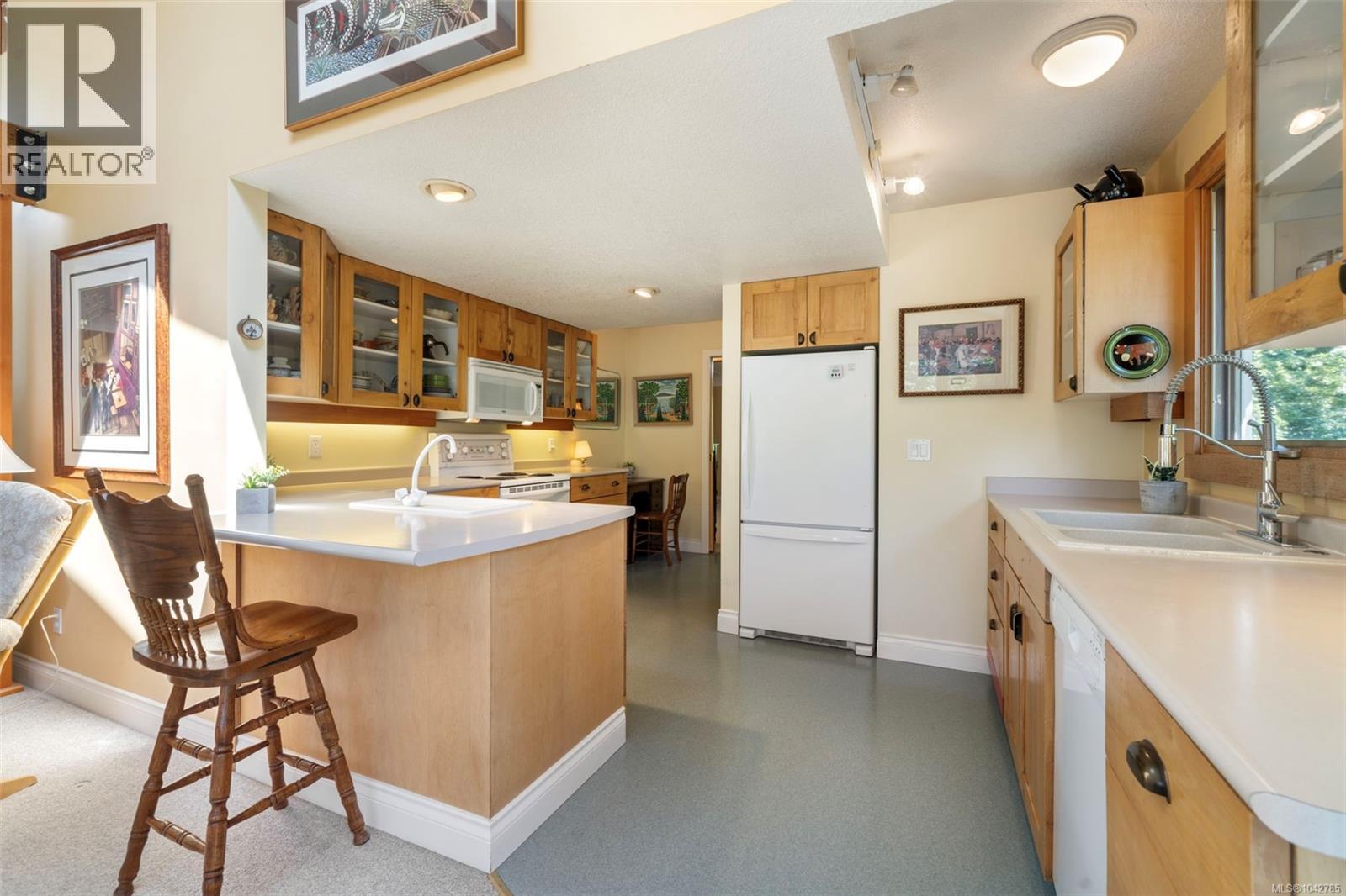 5932 West Saanich Rd - 6