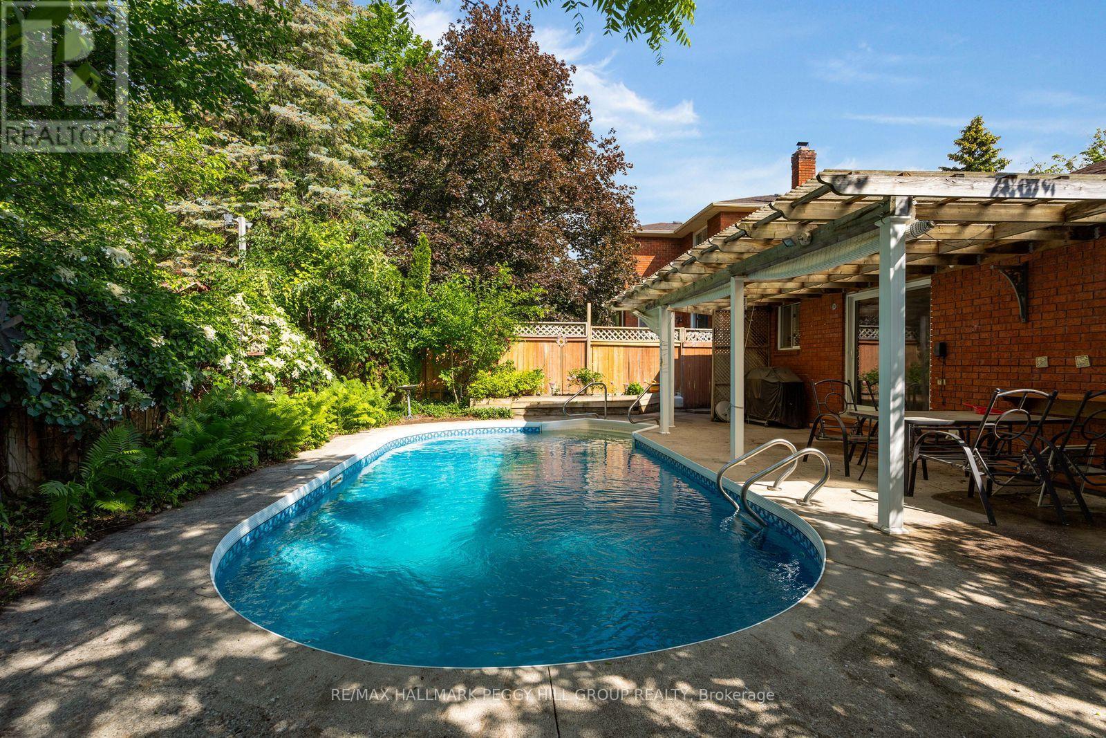 22 RICHLER CRESCENT - 1