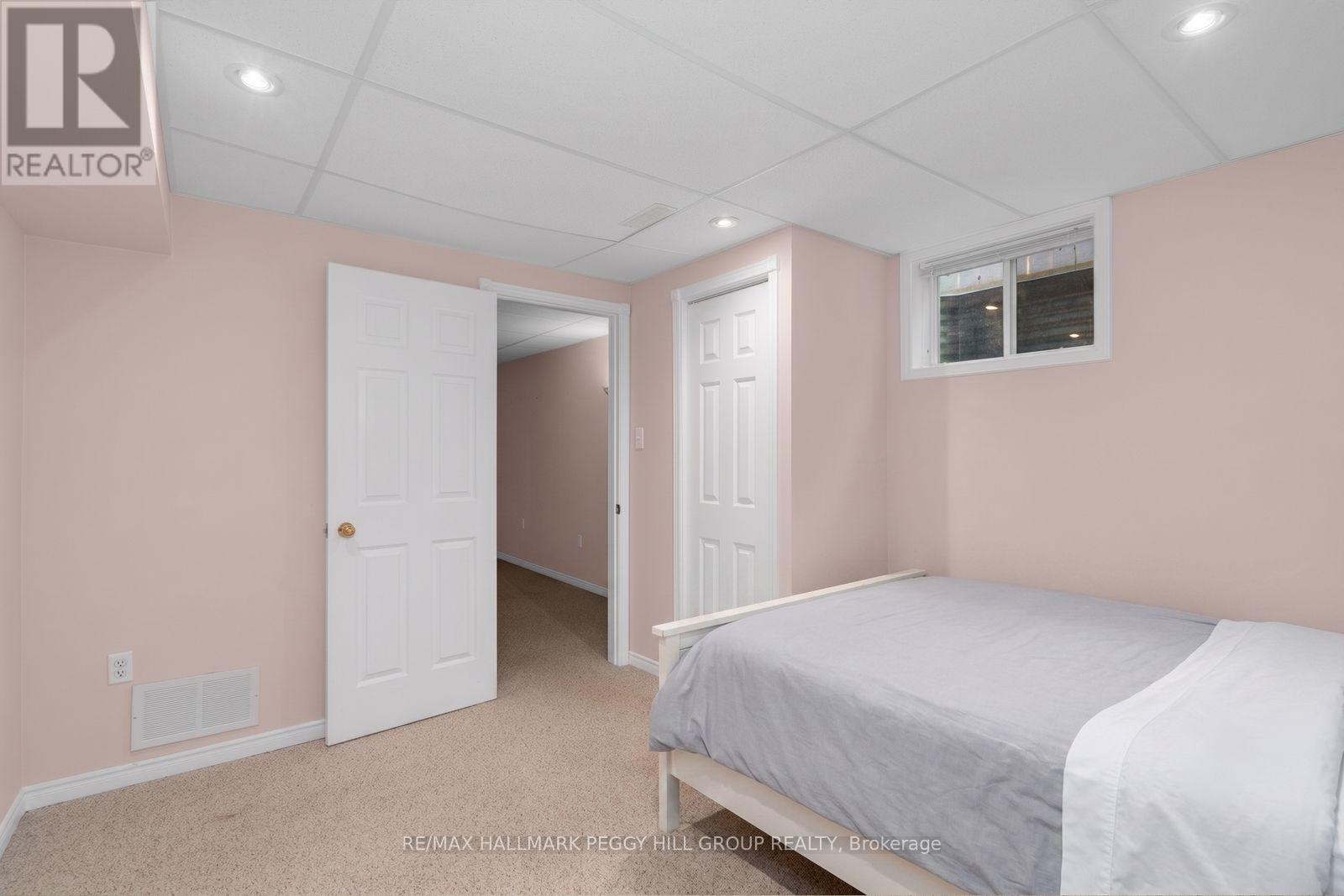 22 RICHLER CRESCENT - 13