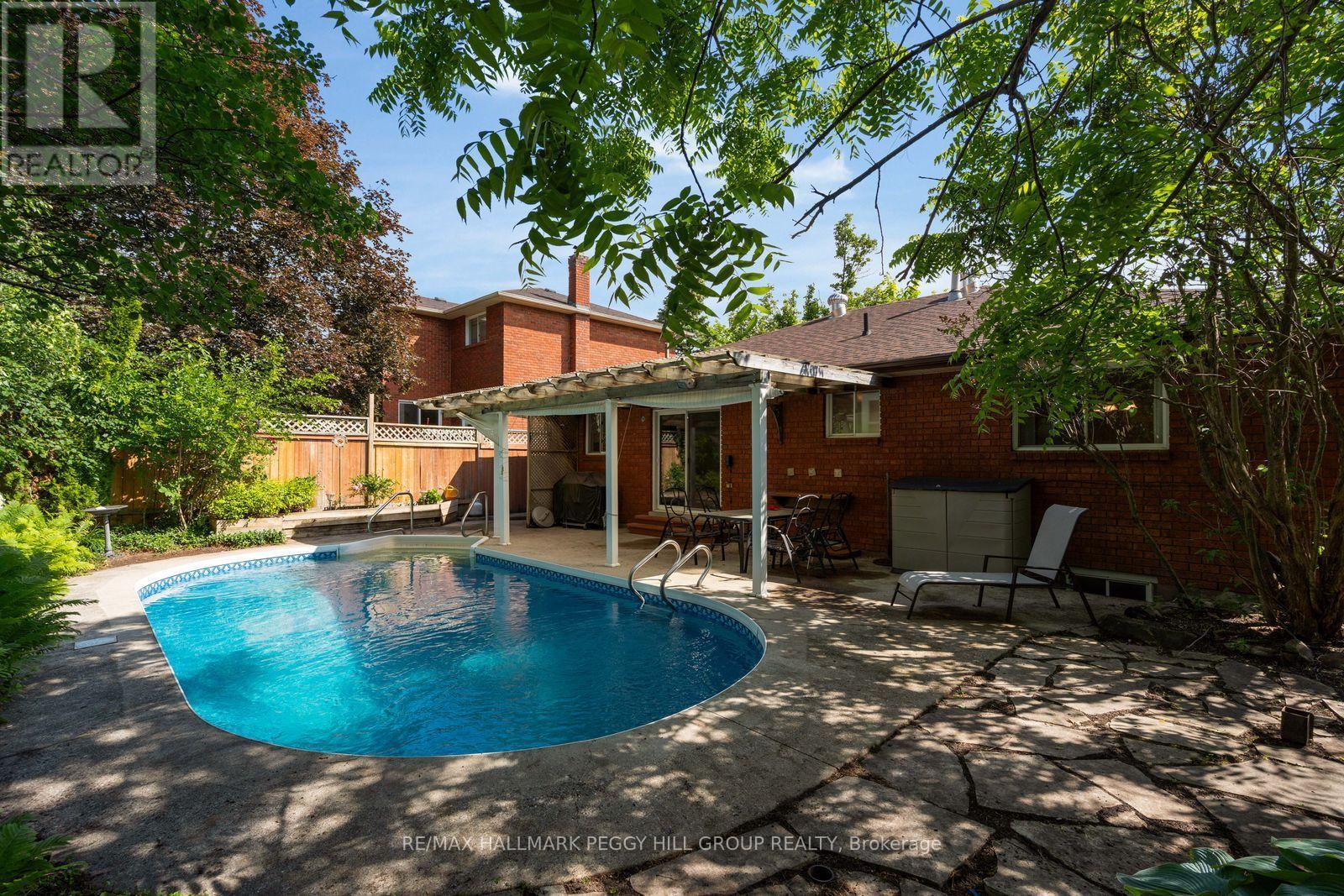 22 RICHLER CRESCENT - 14