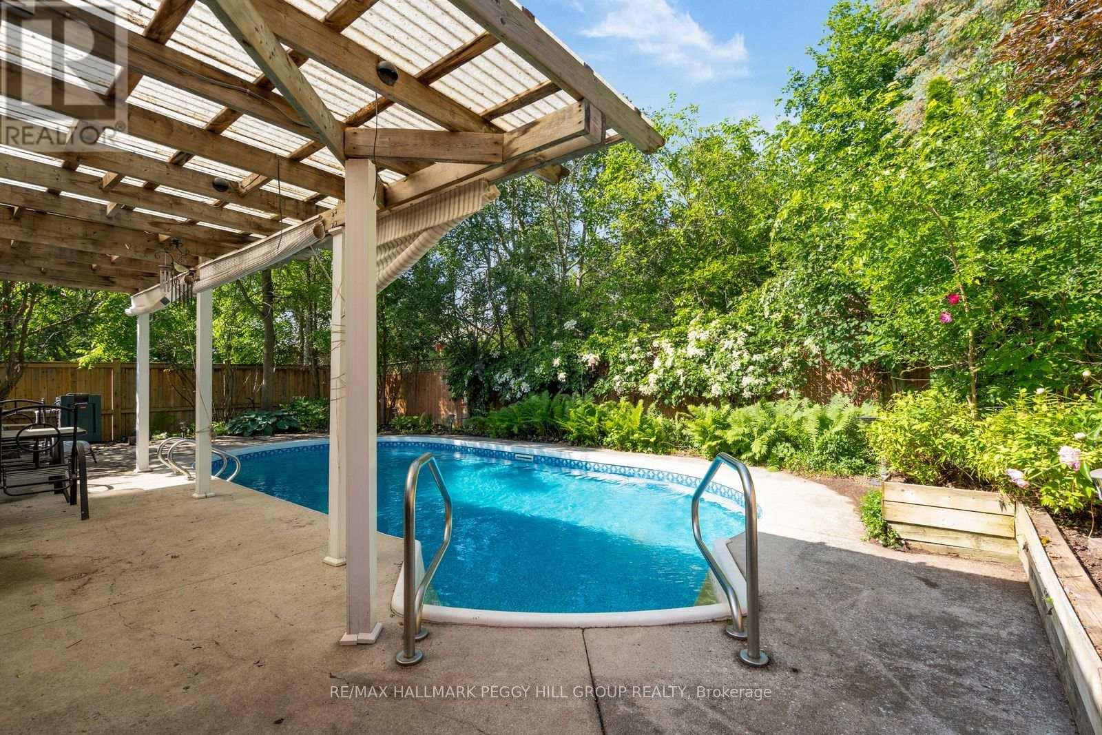 22 RICHLER CRESCENT - 17