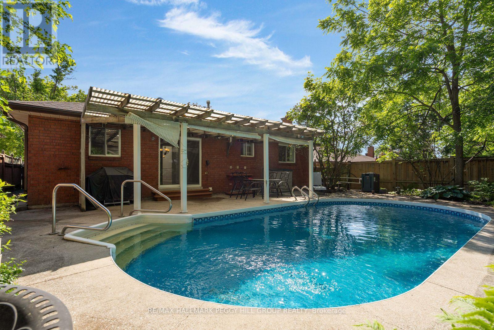 22 RICHLER CRESCENT - 2