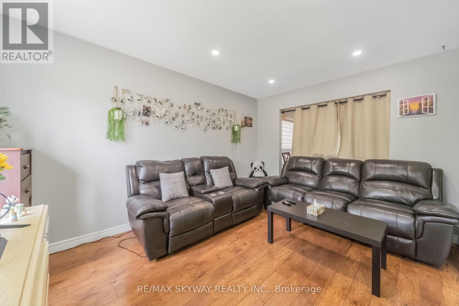 42 NEWBURY DRIVE - 10