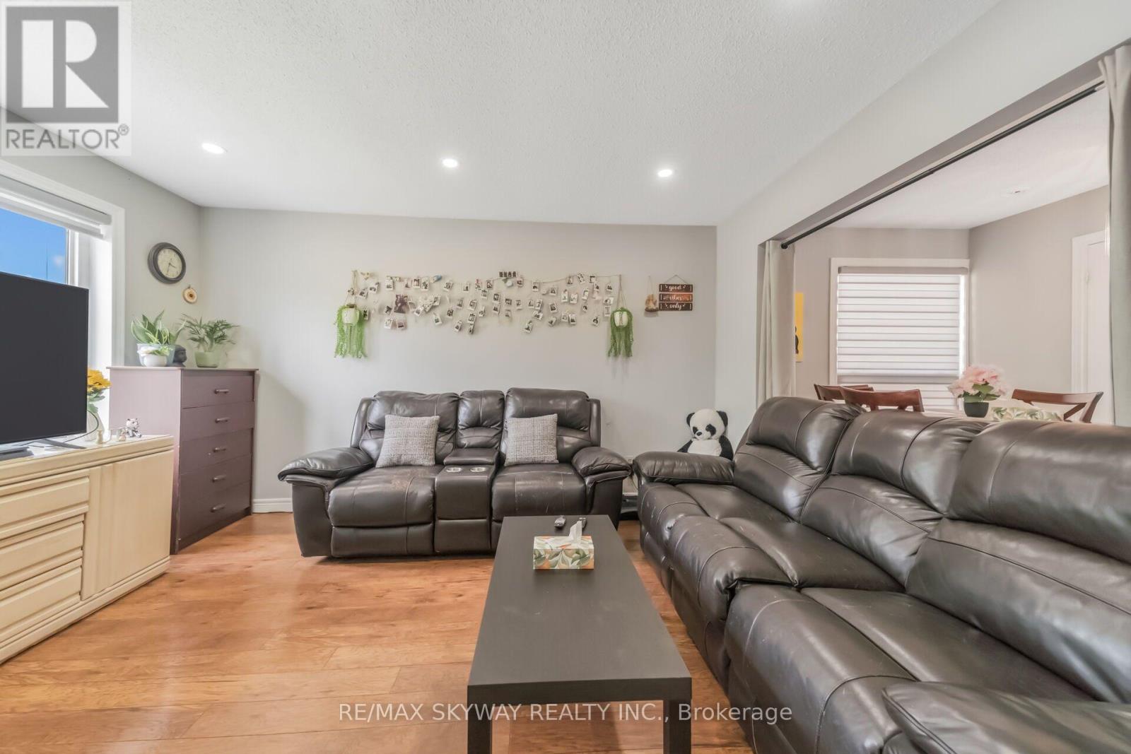 42 NEWBURY DRIVE - 12