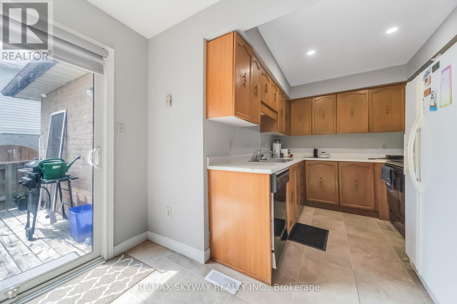 42 NEWBURY DRIVE - 21