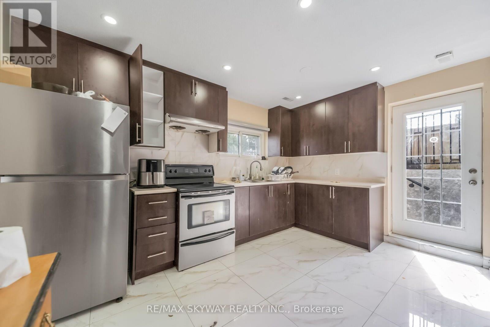 42 NEWBURY DRIVE - 33