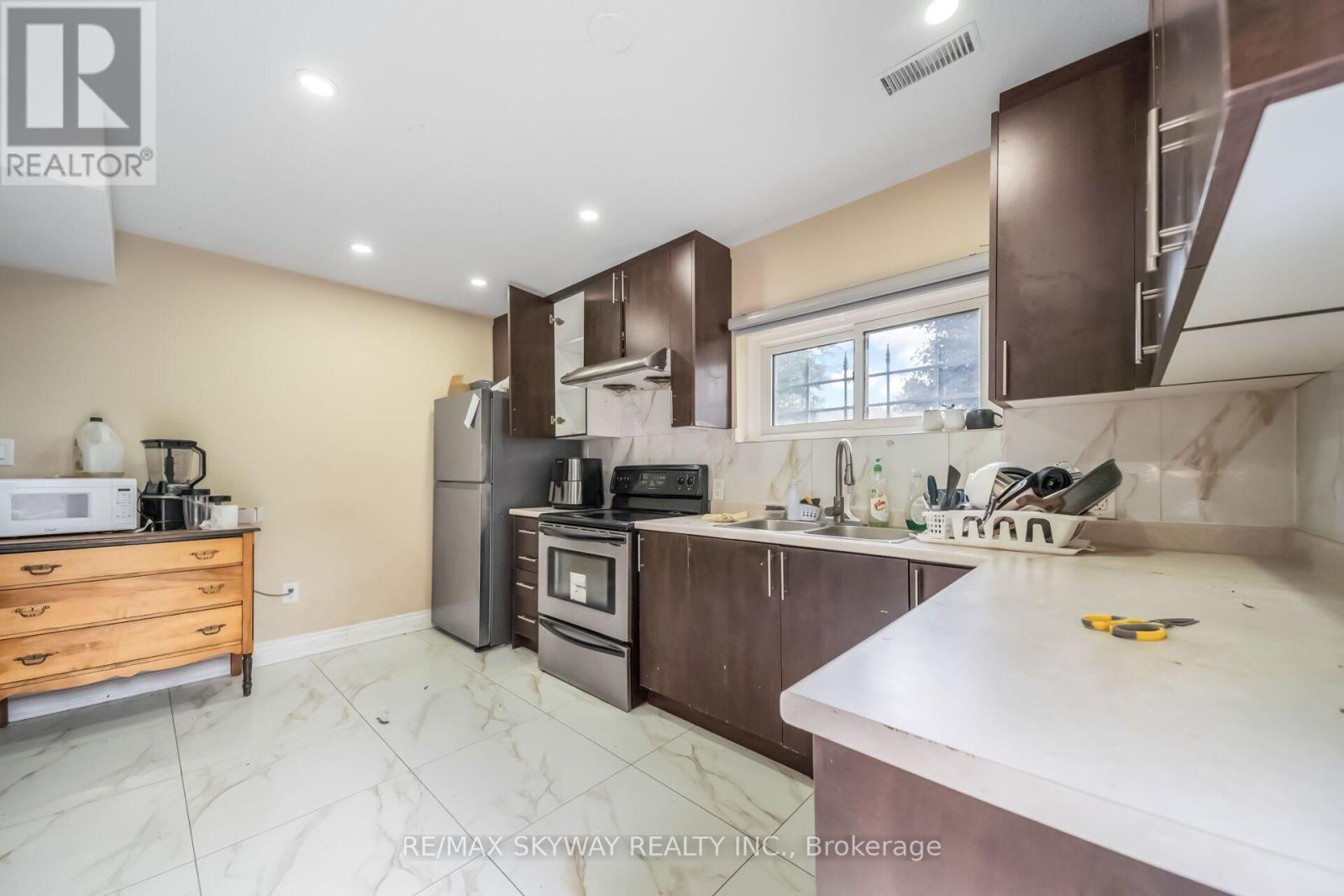42 NEWBURY DRIVE - 34