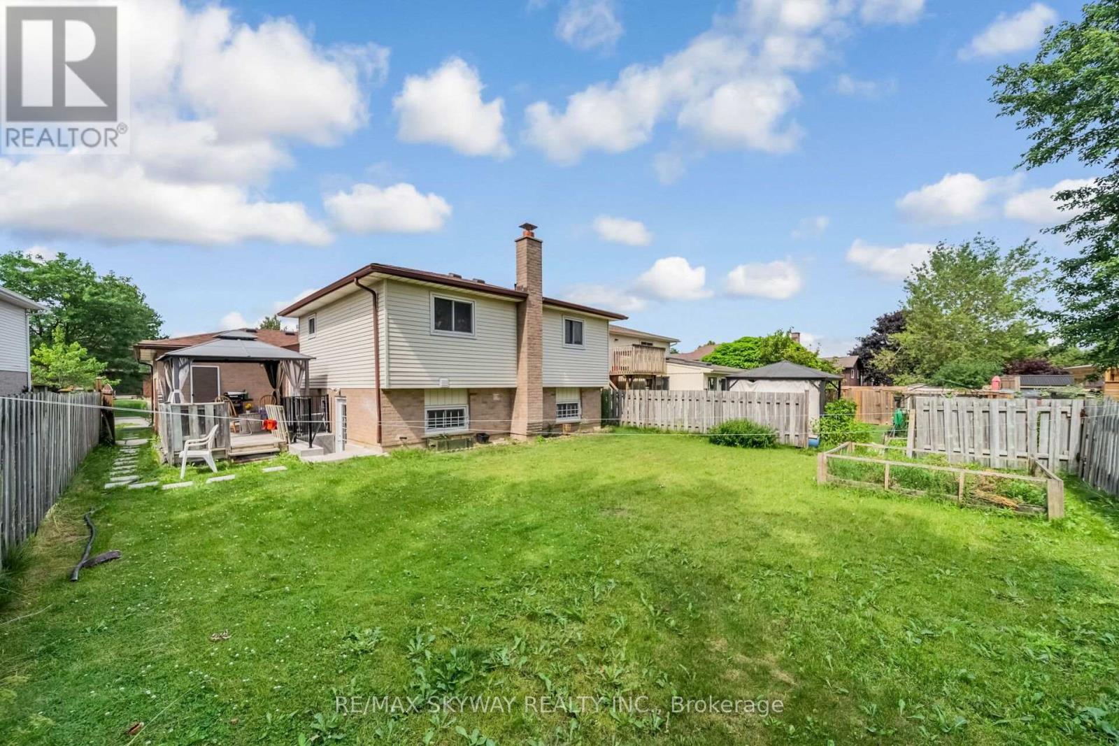 42 NEWBURY DRIVE - 45