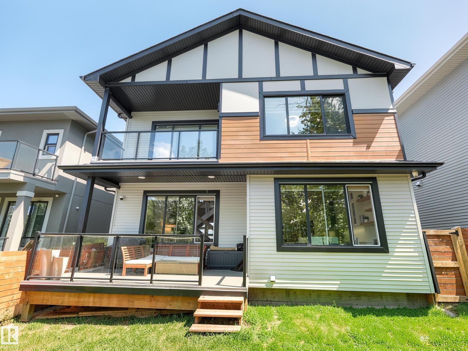 320 38 ST SW - 2