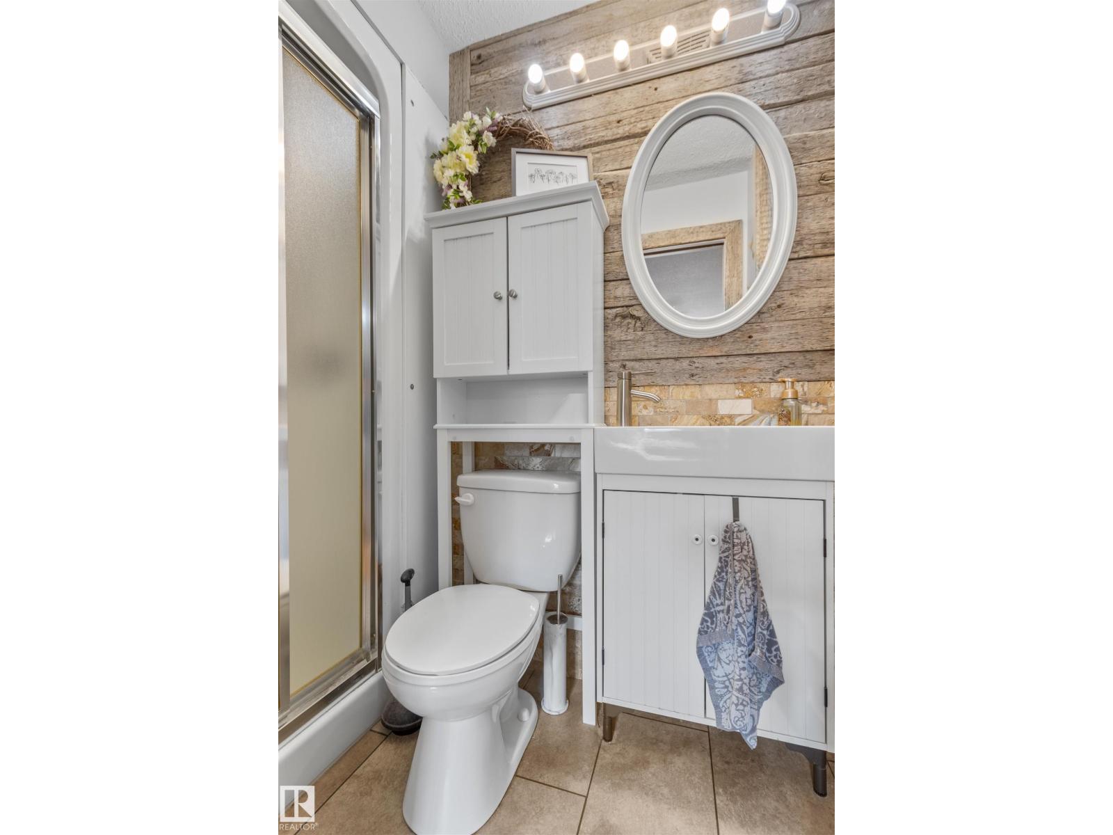 4712 49 AV — photo 22