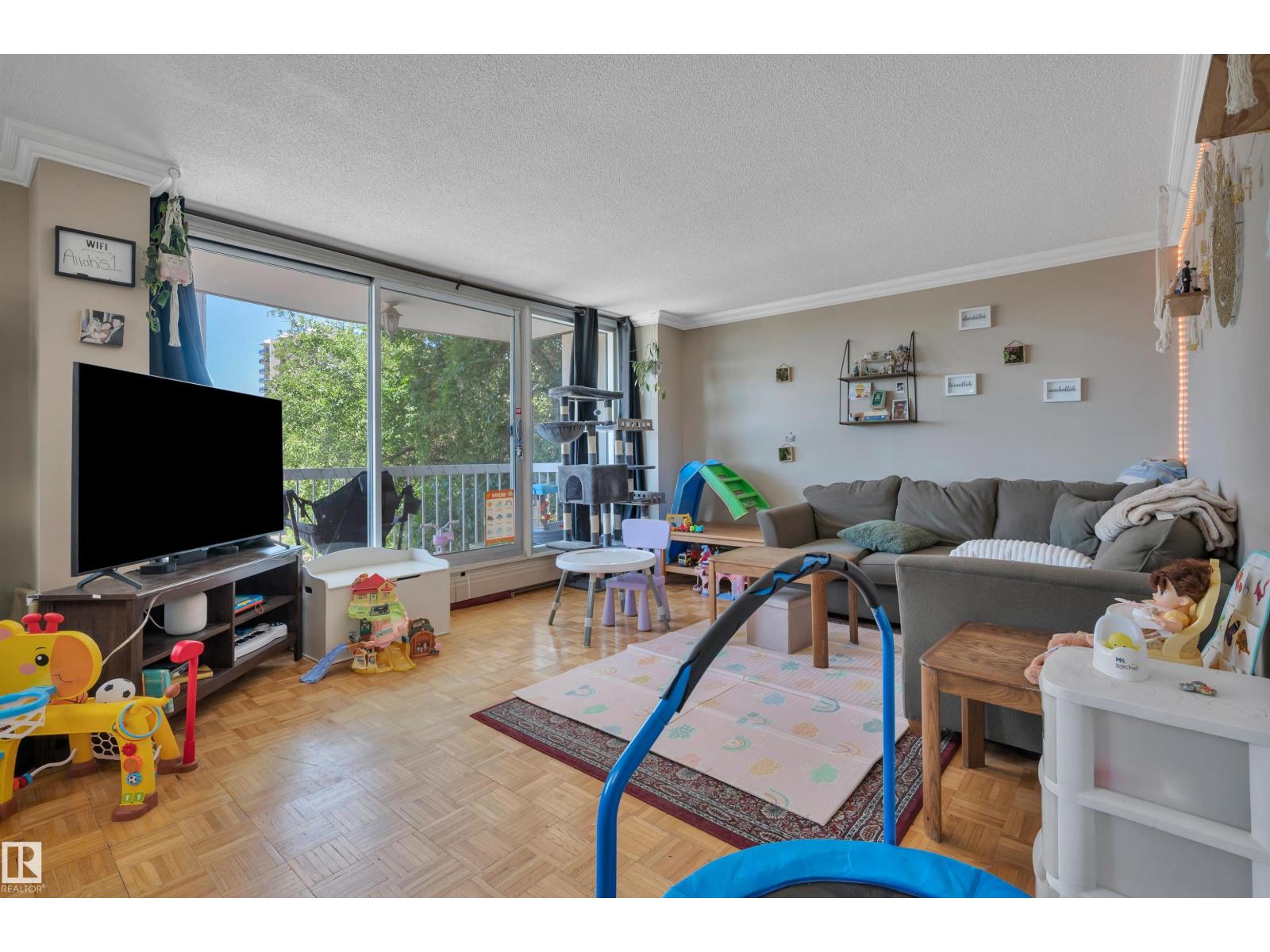 #205 9835 113 ST NW - 10