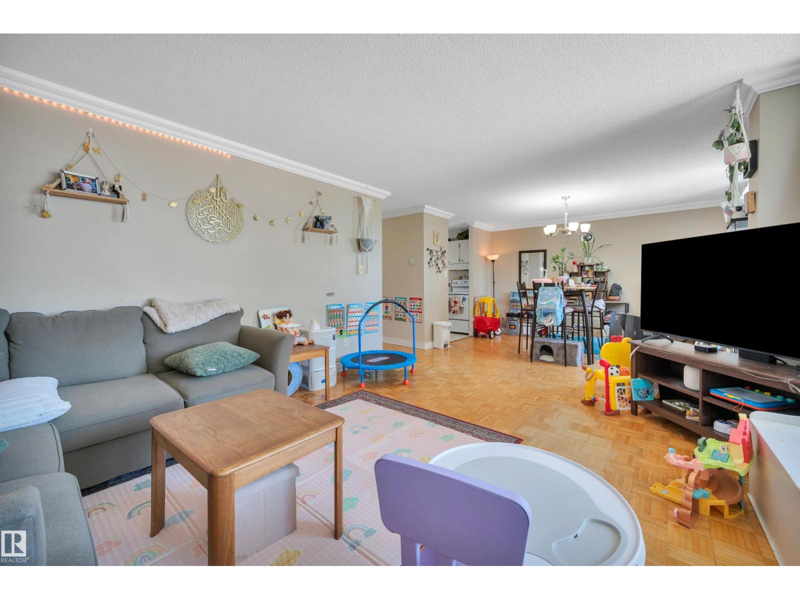 #205 9835 113 ST NW - 15