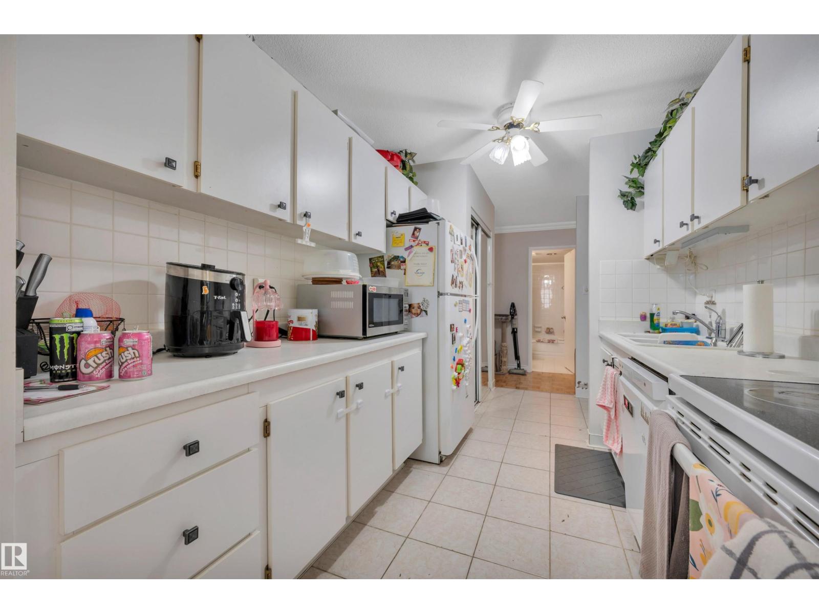 #205 9835 113 ST NW - 19