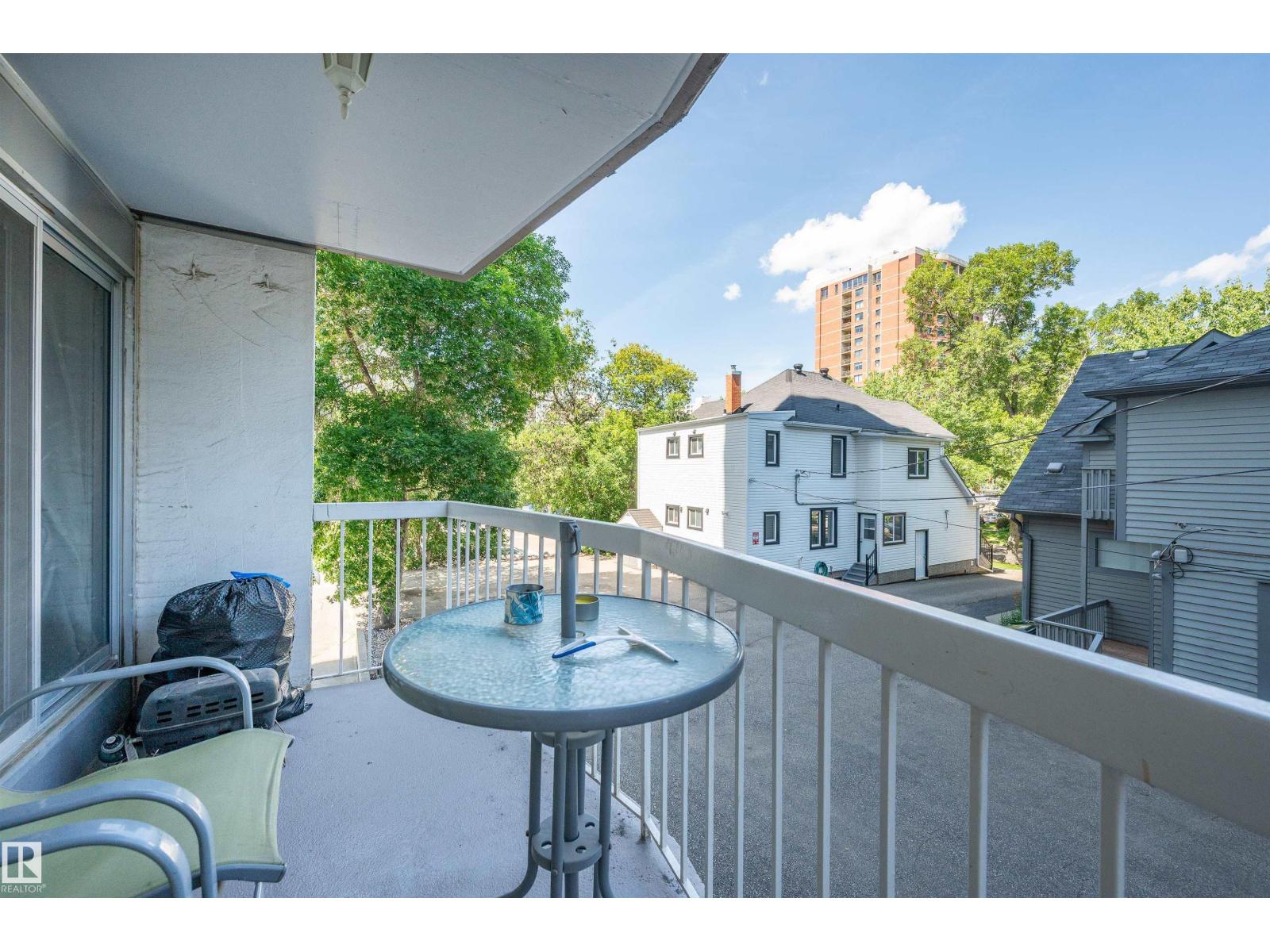 #205 9835 113 ST NW - 26