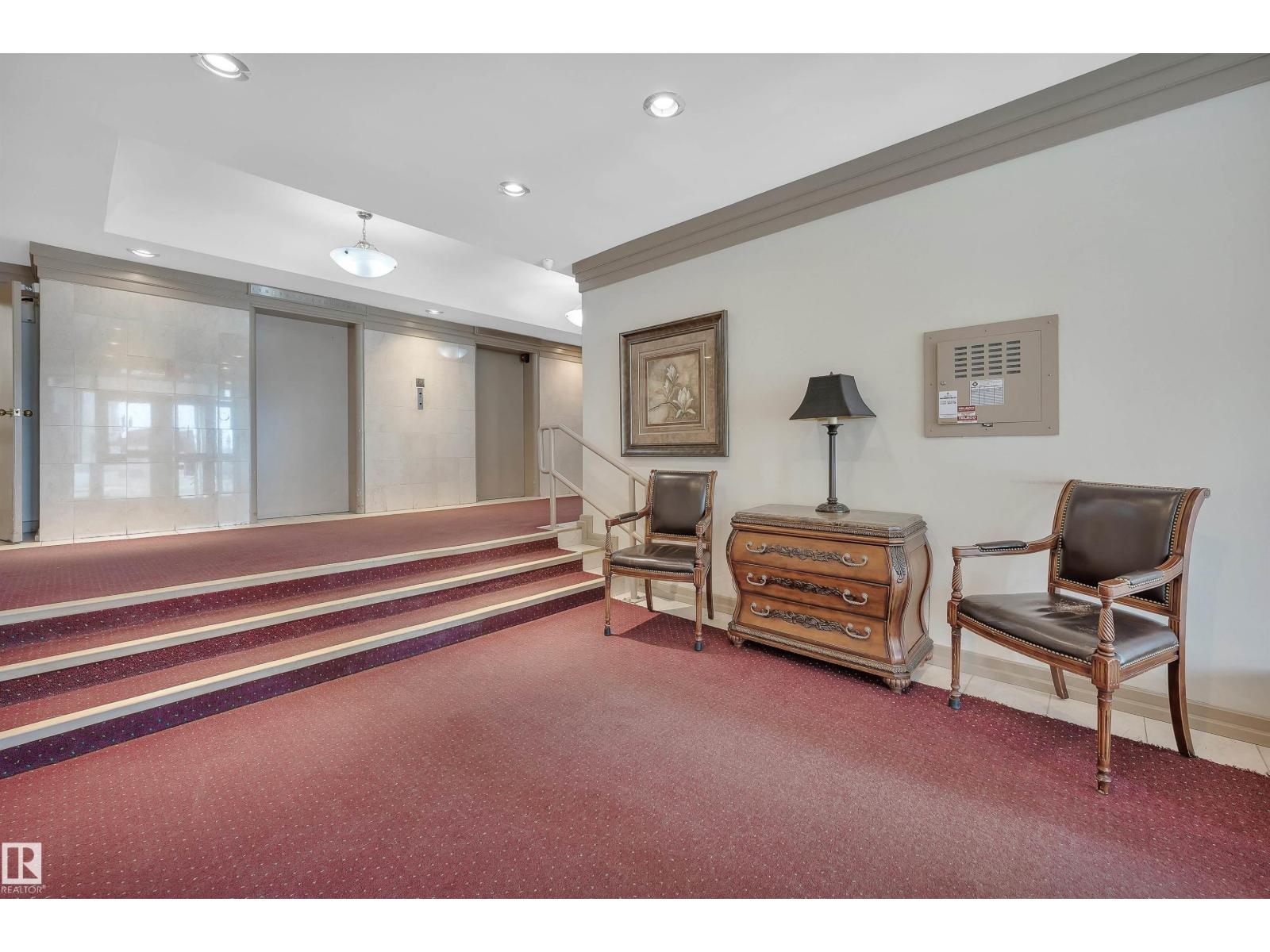 #205 9835 113 ST NW - 4