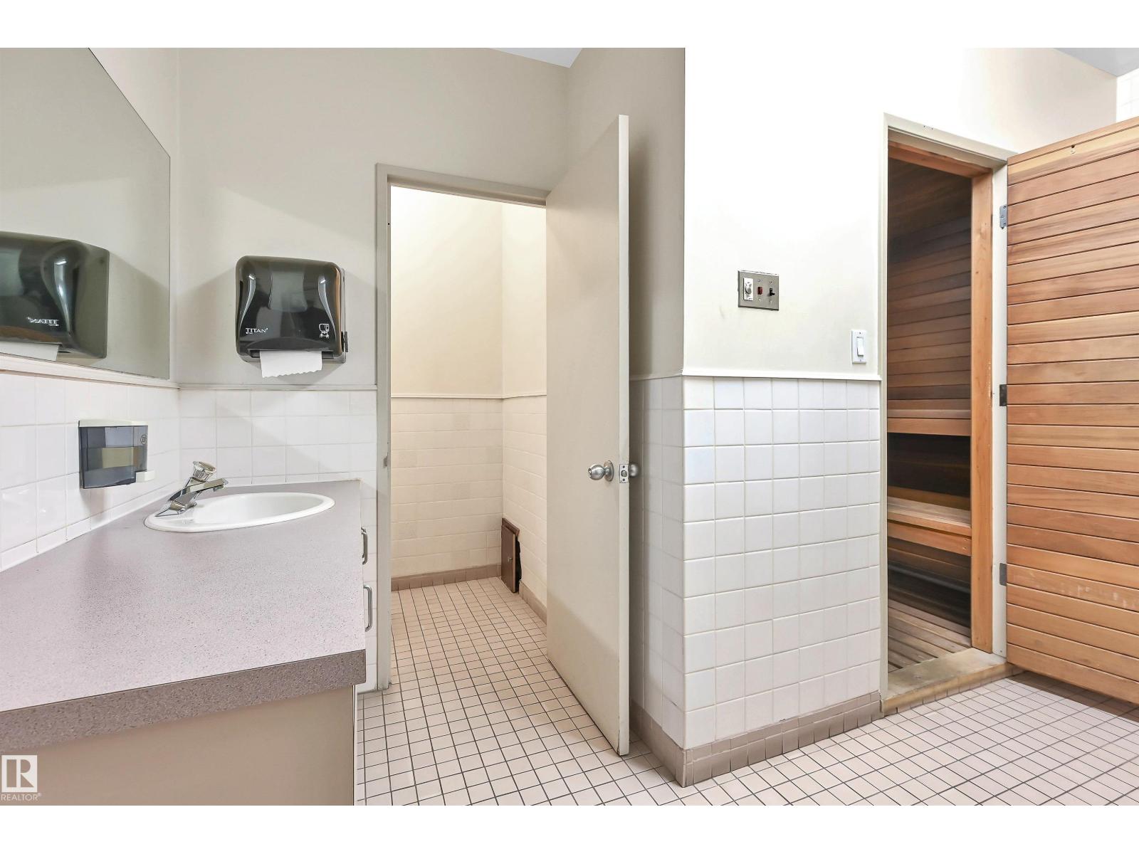 #205 9835 113 ST NW - 40