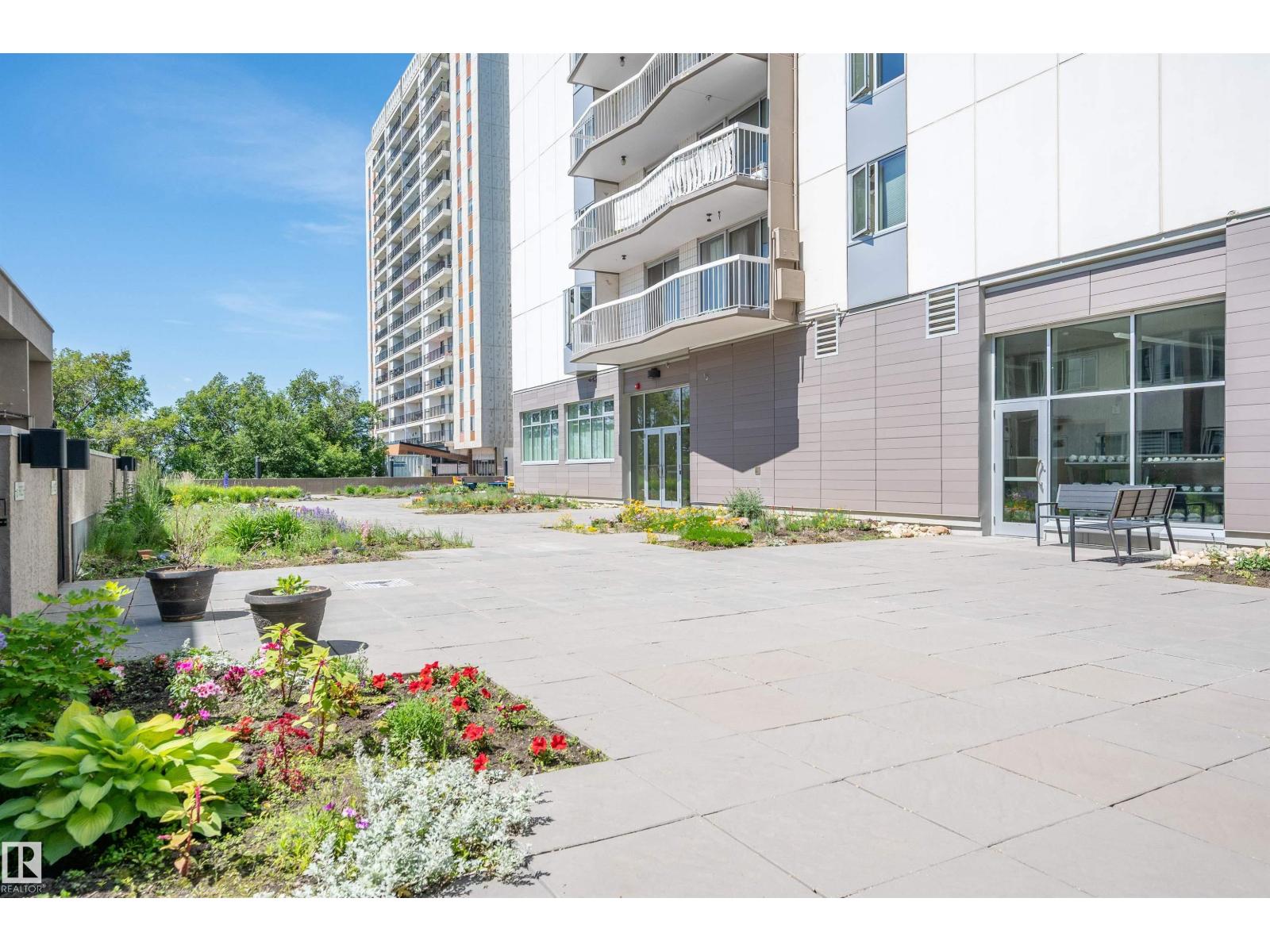 #205 9835 113 ST NW - 44