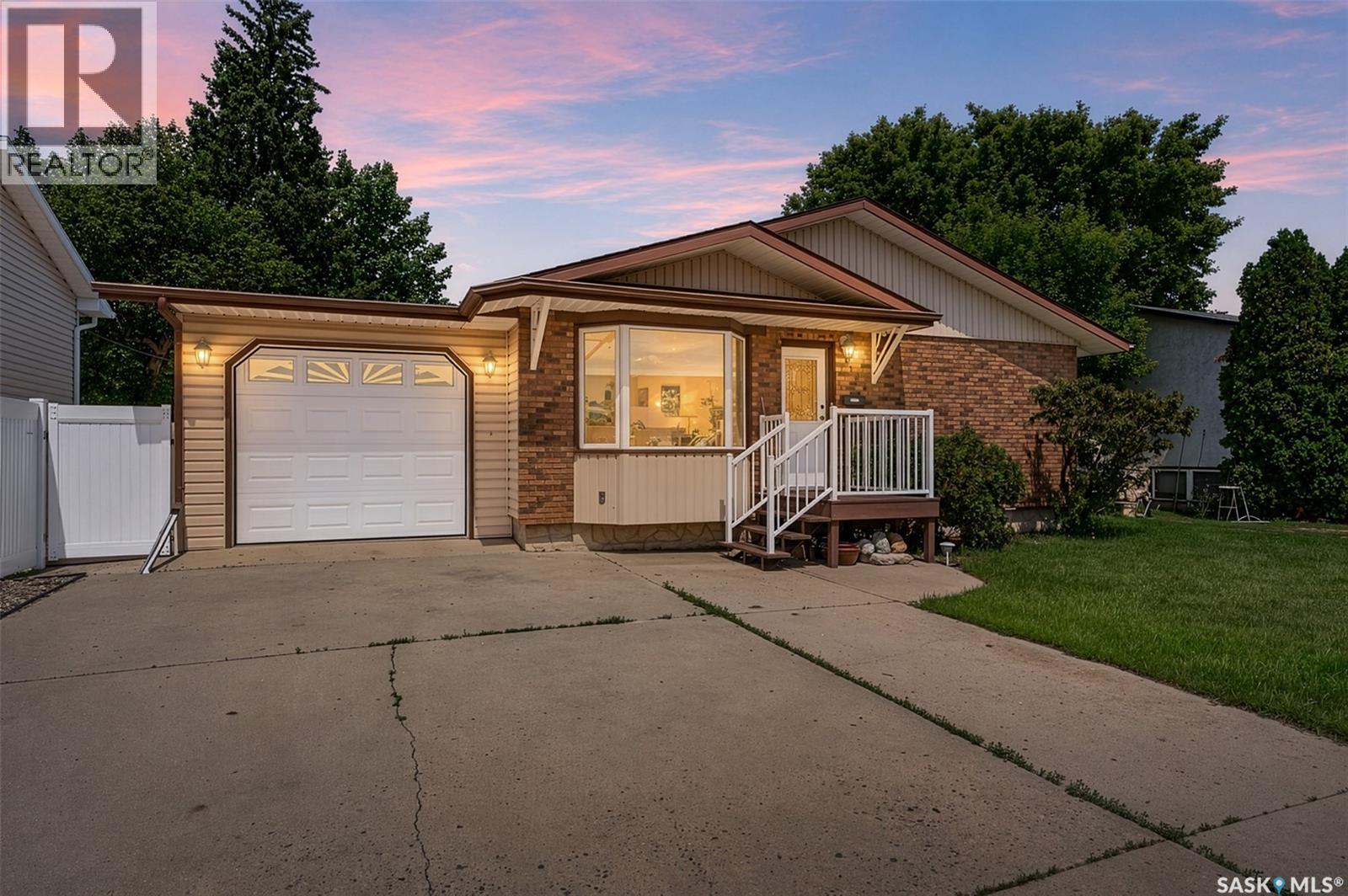 1154 Warner STREET W - 1
