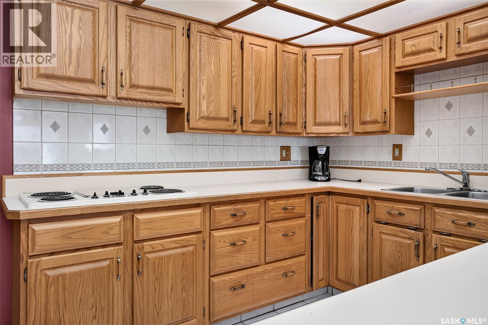 1154 Warner STREET W - 17