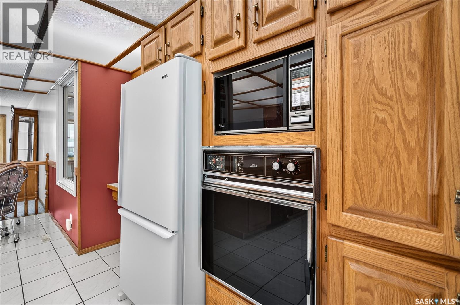 1154 Warner STREET W - 18