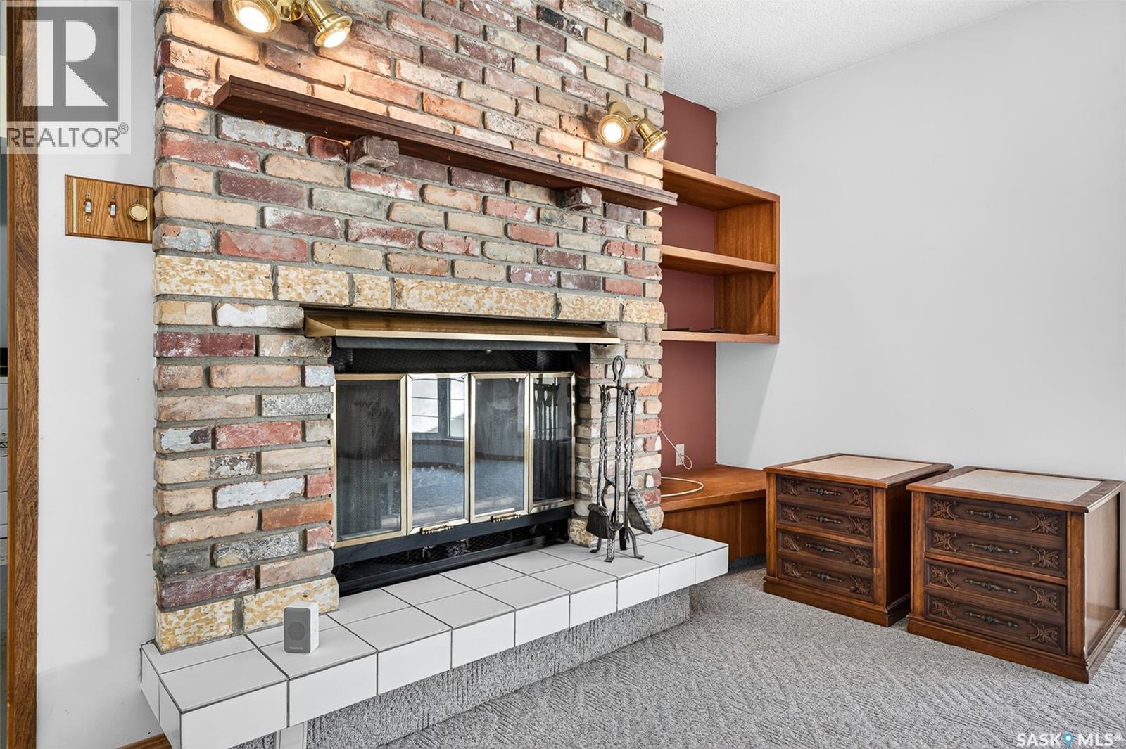 1154 Warner STREET W - 28