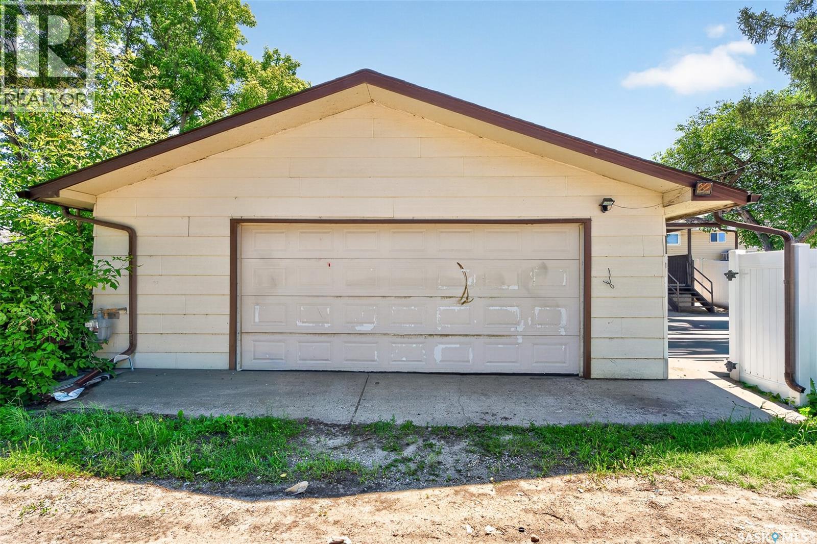 1154 Warner STREET W - 3