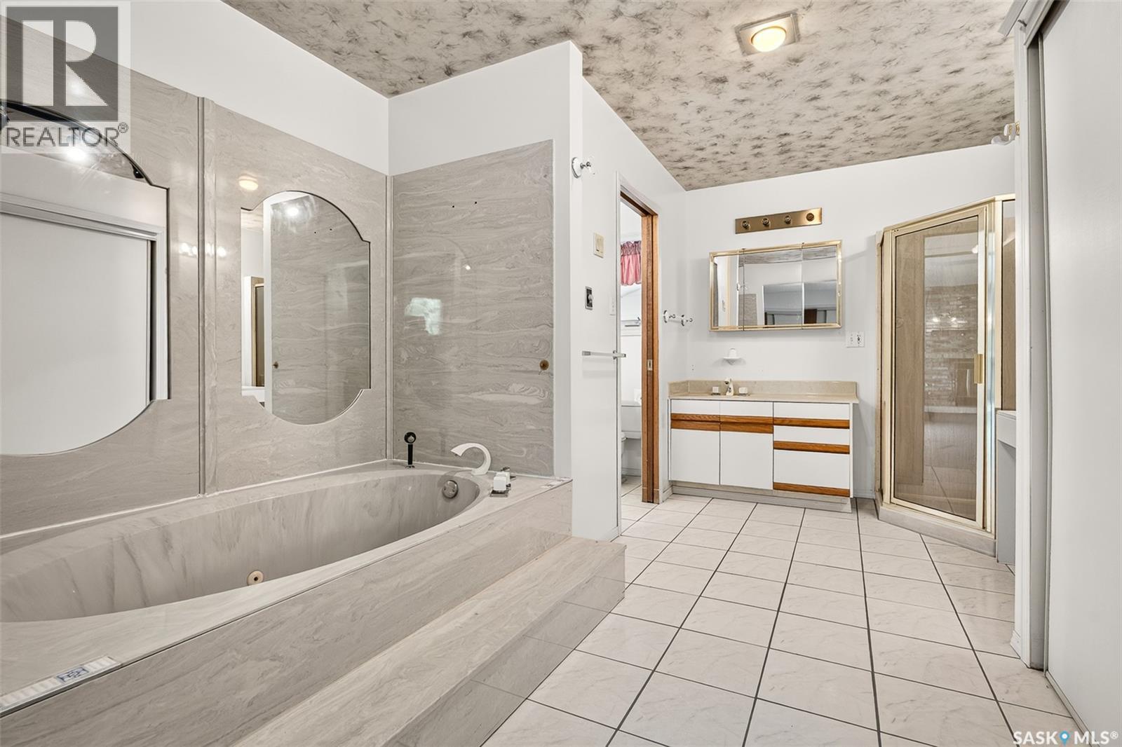 1154 Warner STREET W - 35