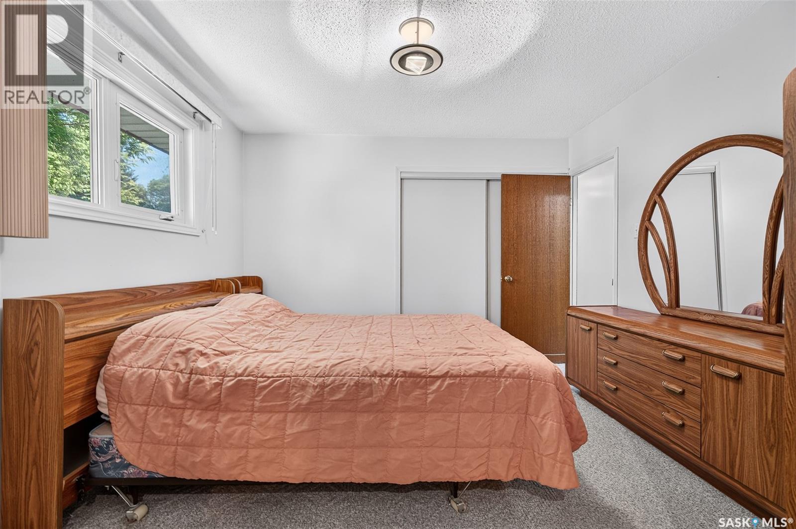 1154 Warner STREET W - 40