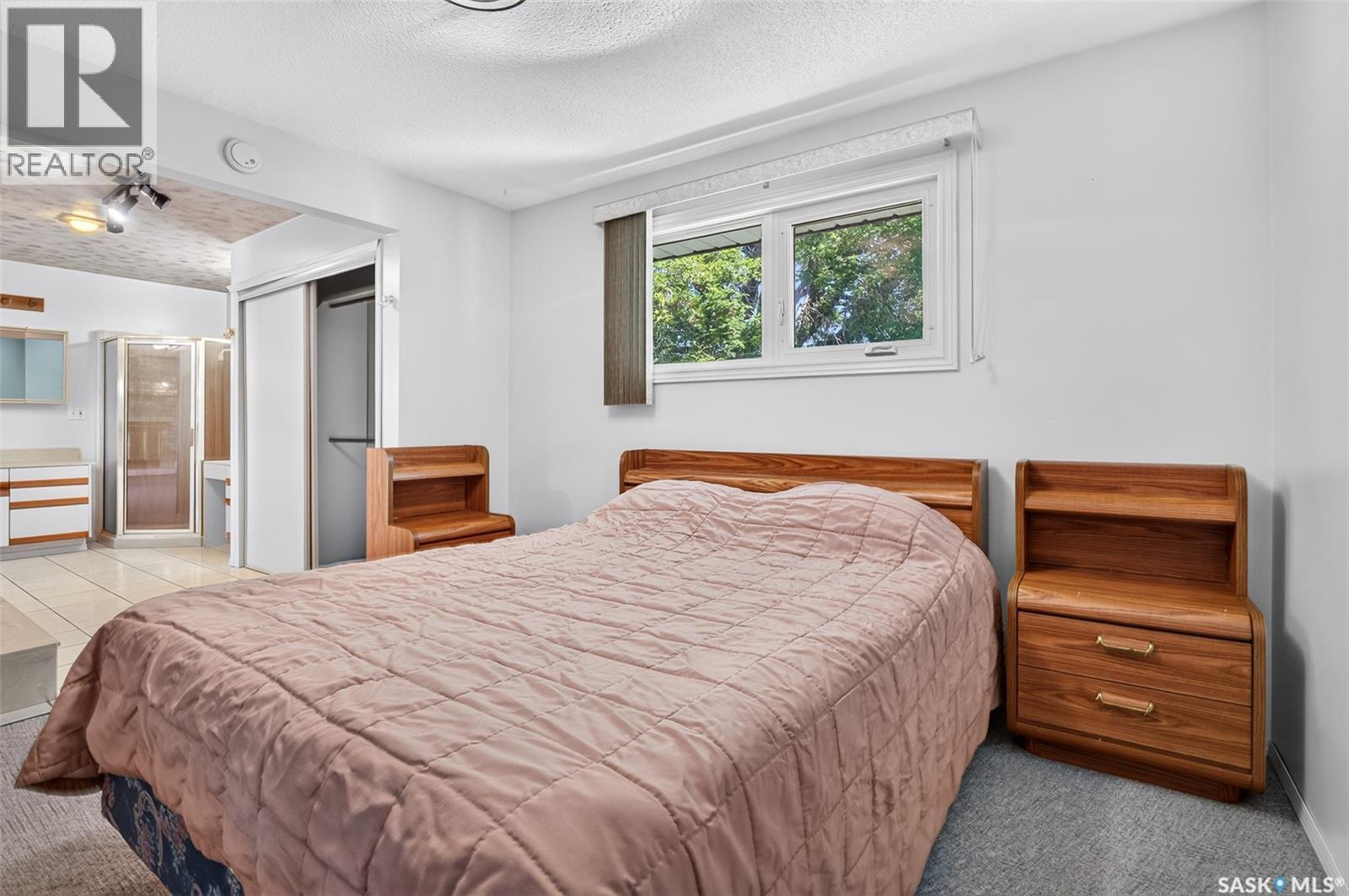 1154 Warner STREET W - 41