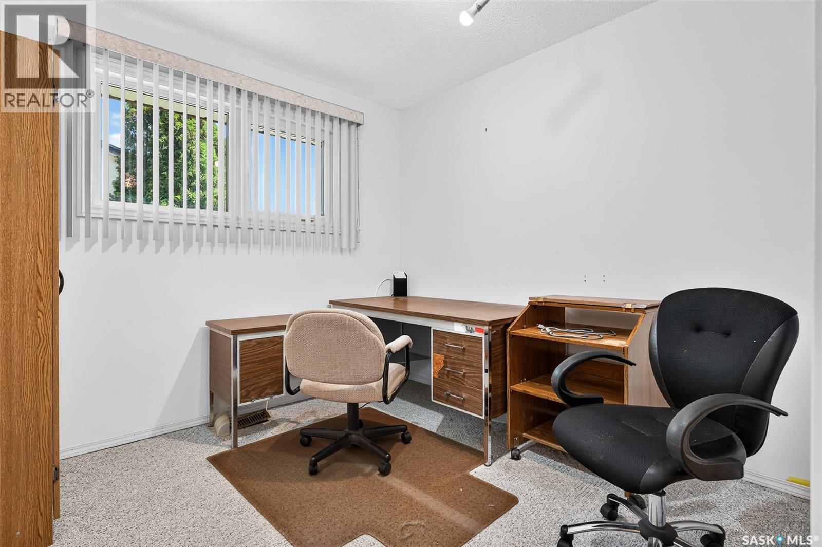 1154 Warner STREET W - 43
