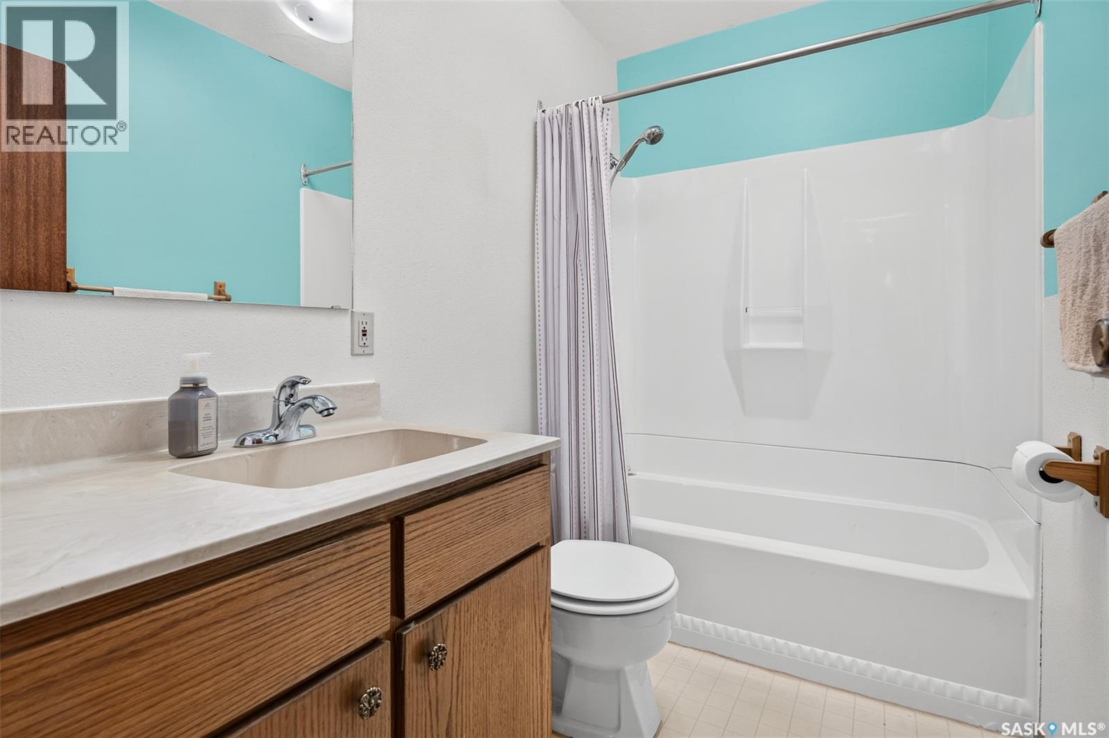 1154 Warner STREET W - 44