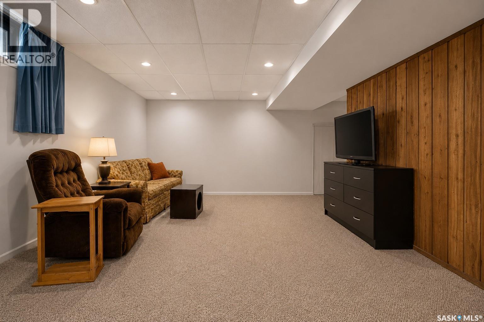 1154 Warner STREET W - 48