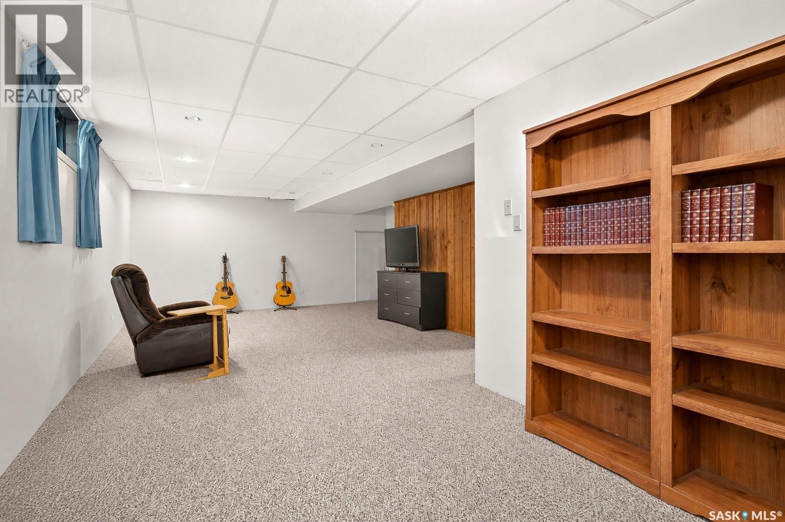 1154 Warner STREET W - 49