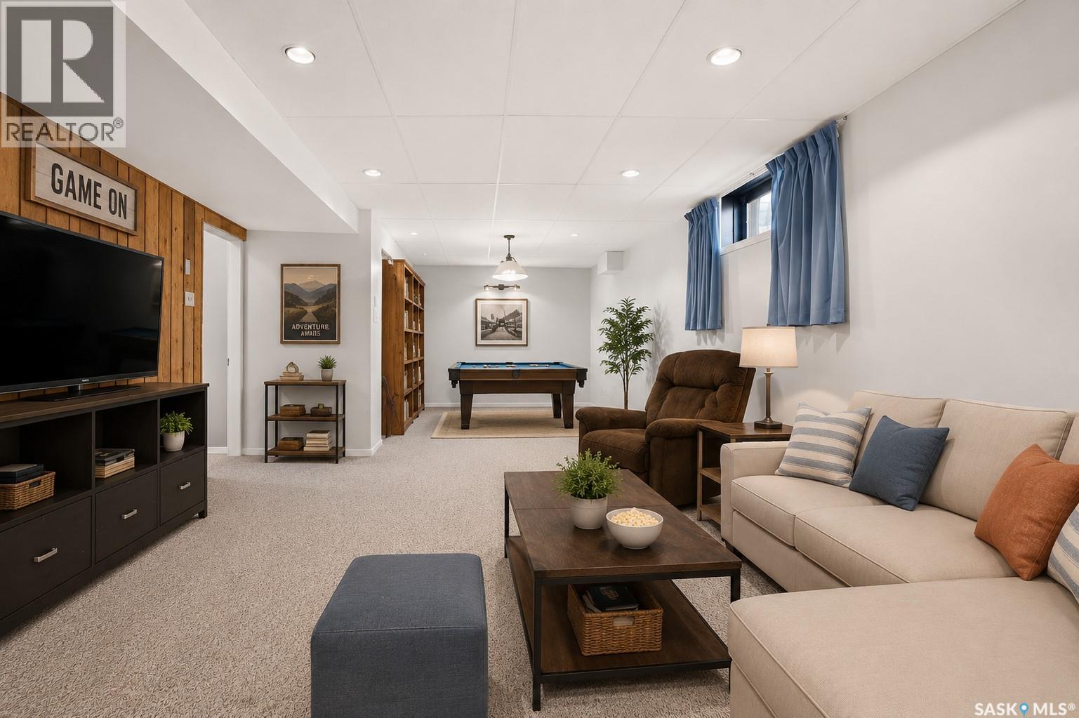 1154 Warner STREET W - 52