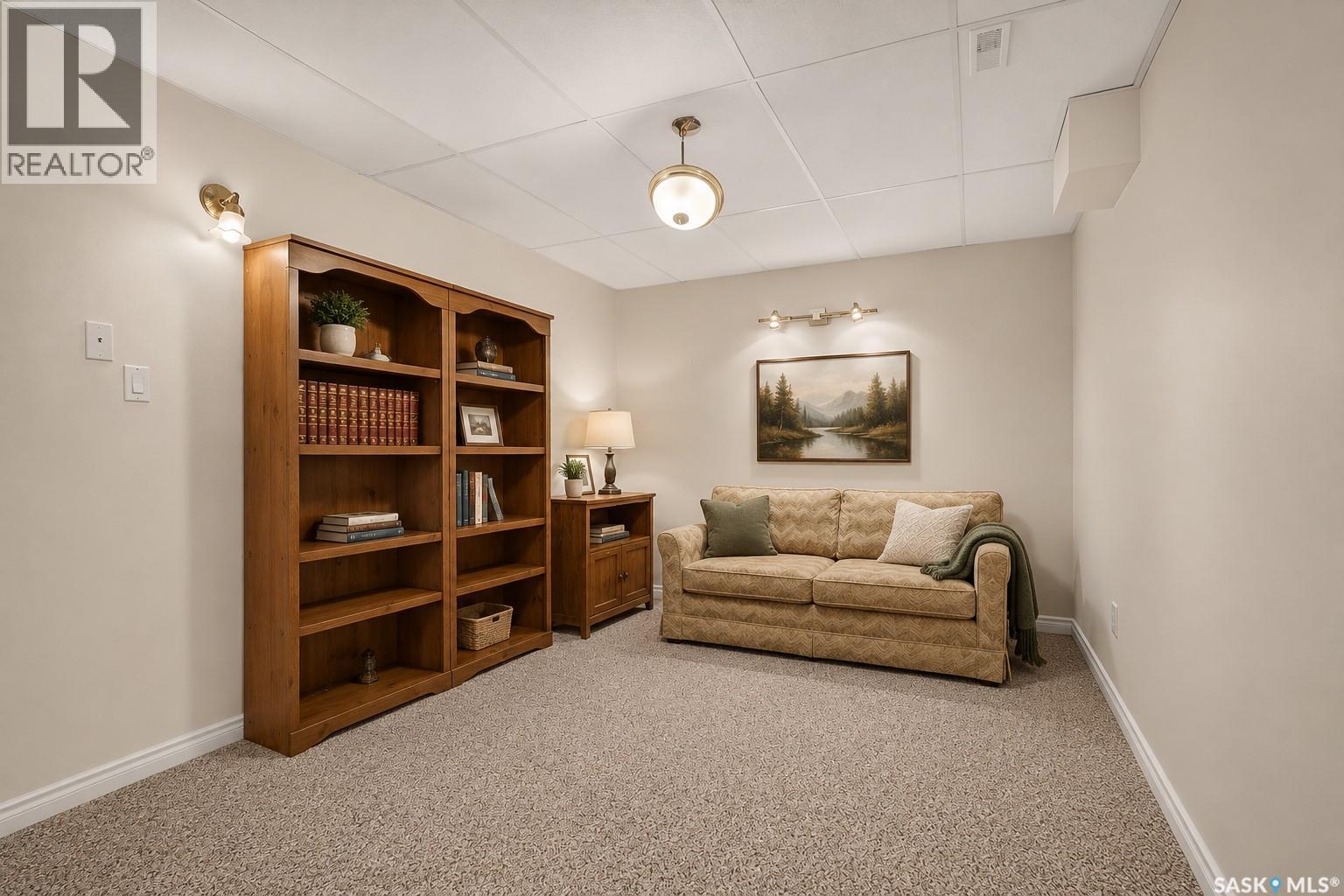 1154 Warner STREET W - 56