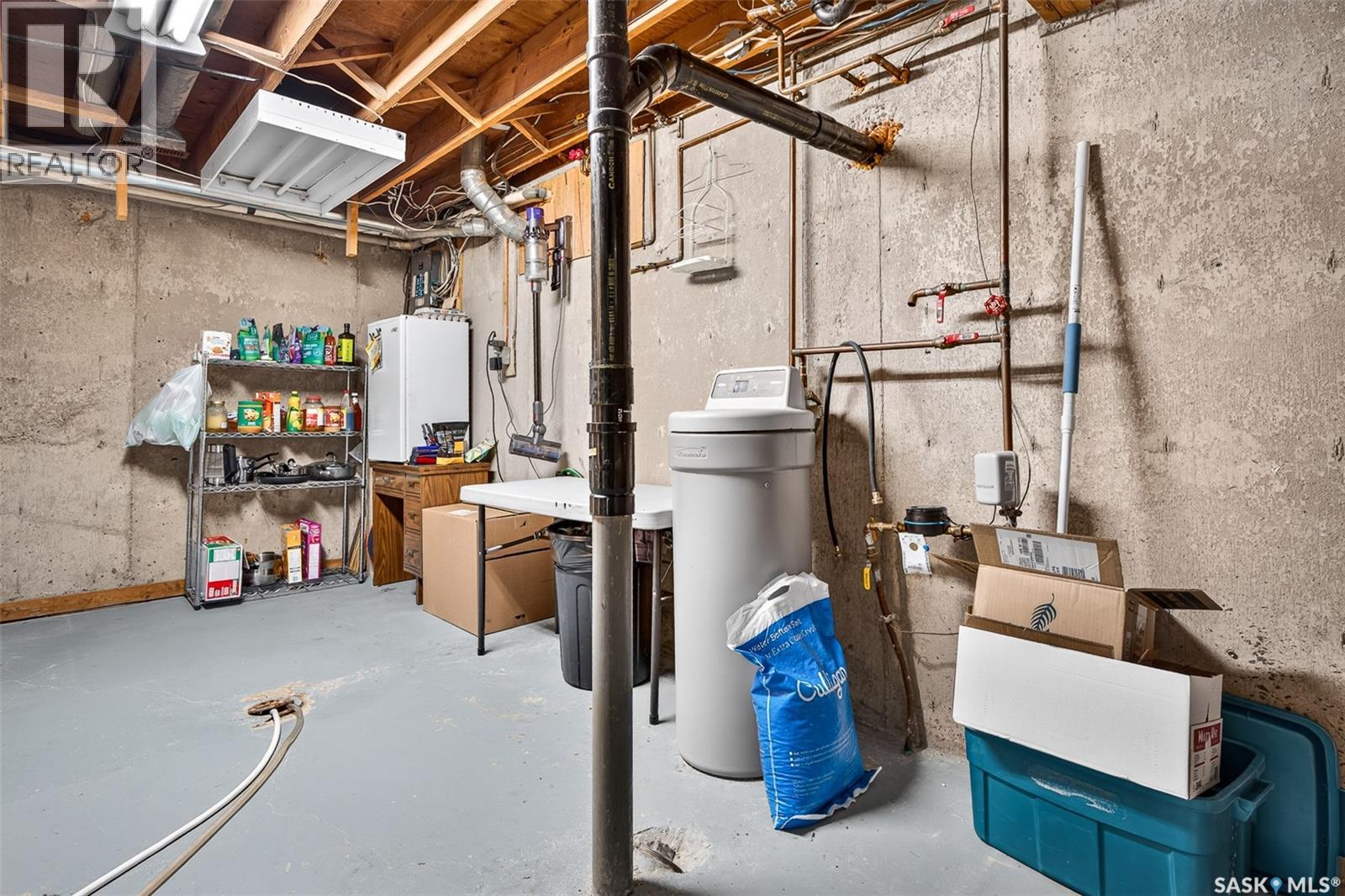 1154 Warner STREET W - 61