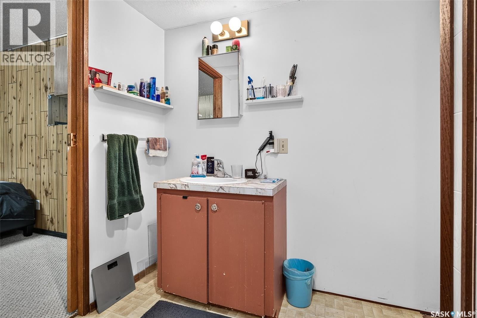 1154 Warner STREET W - 62