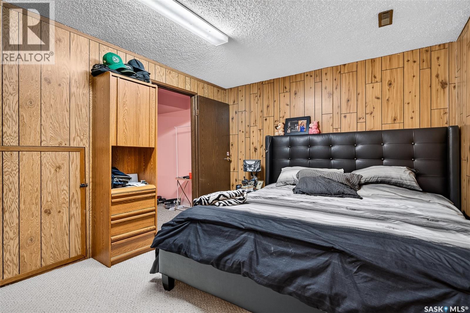 1154 Warner STREET W - 64