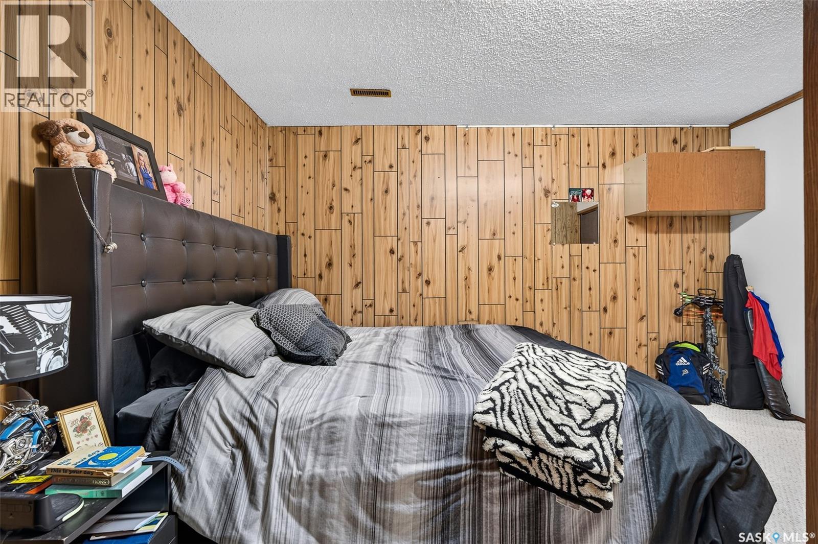 1154 Warner STREET W - 65