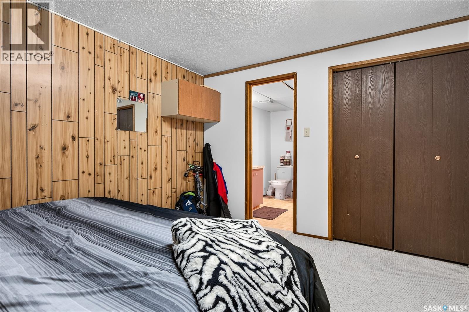 1154 Warner STREET W - 66