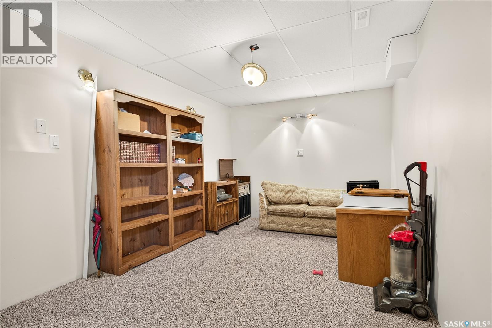 1154 Warner STREET W - 69