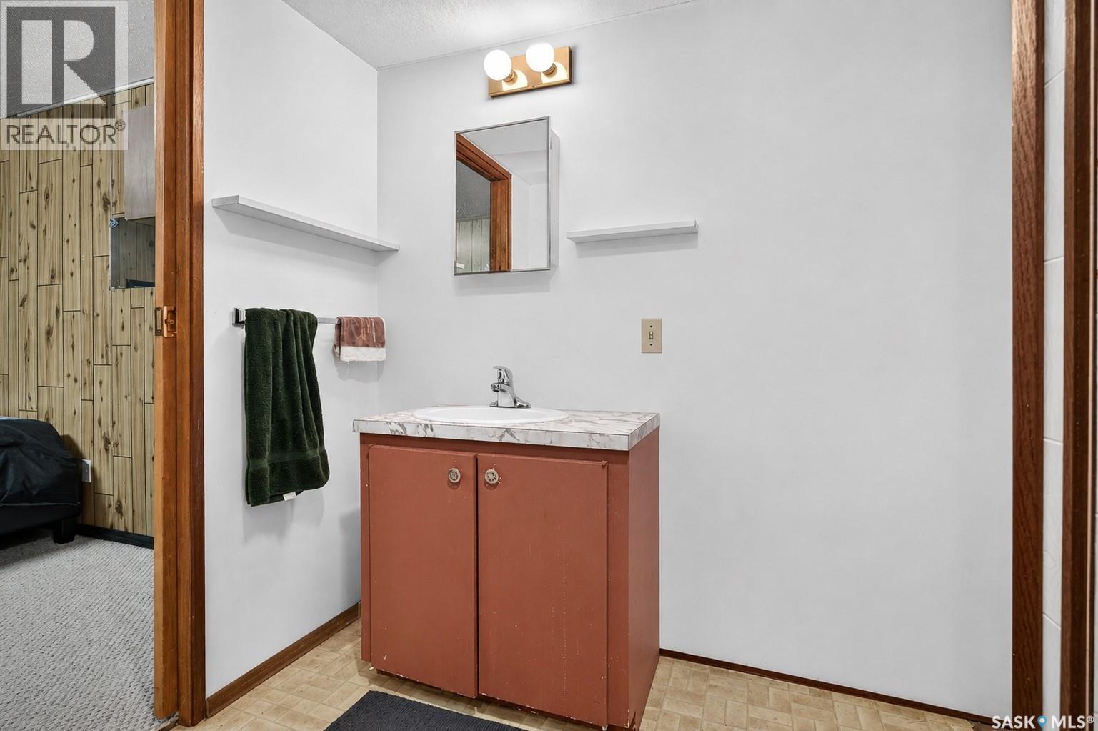 1154 Warner STREET W - 73