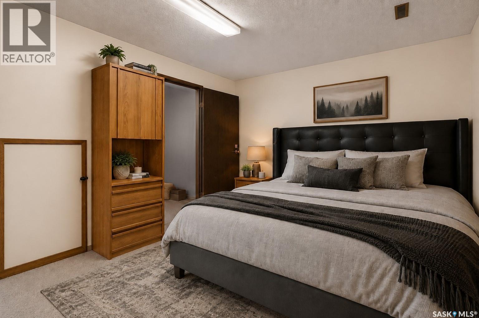 1154 Warner STREET W - 75