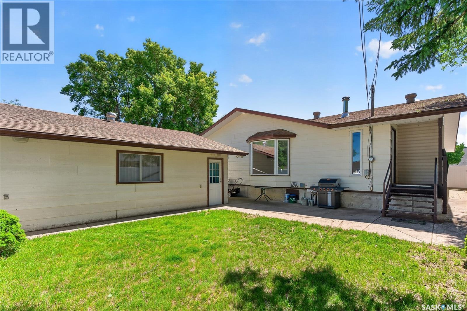 1154 Warner STREET W - 83