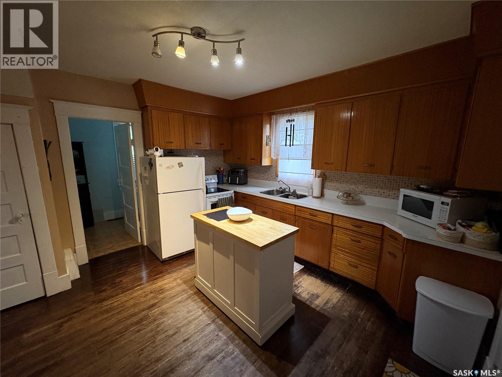 409 Second STREET N - 7