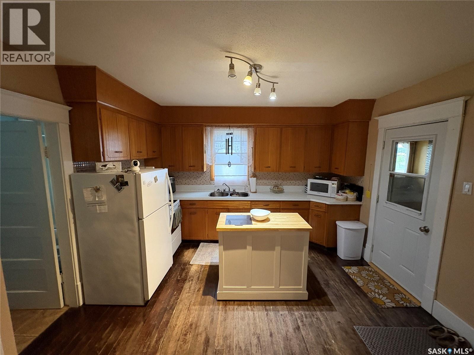 409 Second STREET N - 9